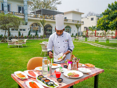 Elaborated team of Chefs that can serve any and every menu of your choice.