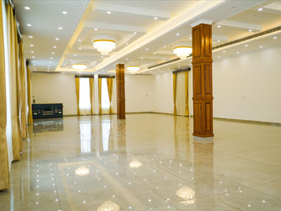 Sprawling wedding lawn of 28000 Sq.Feet that can host up to 400 plus guests.